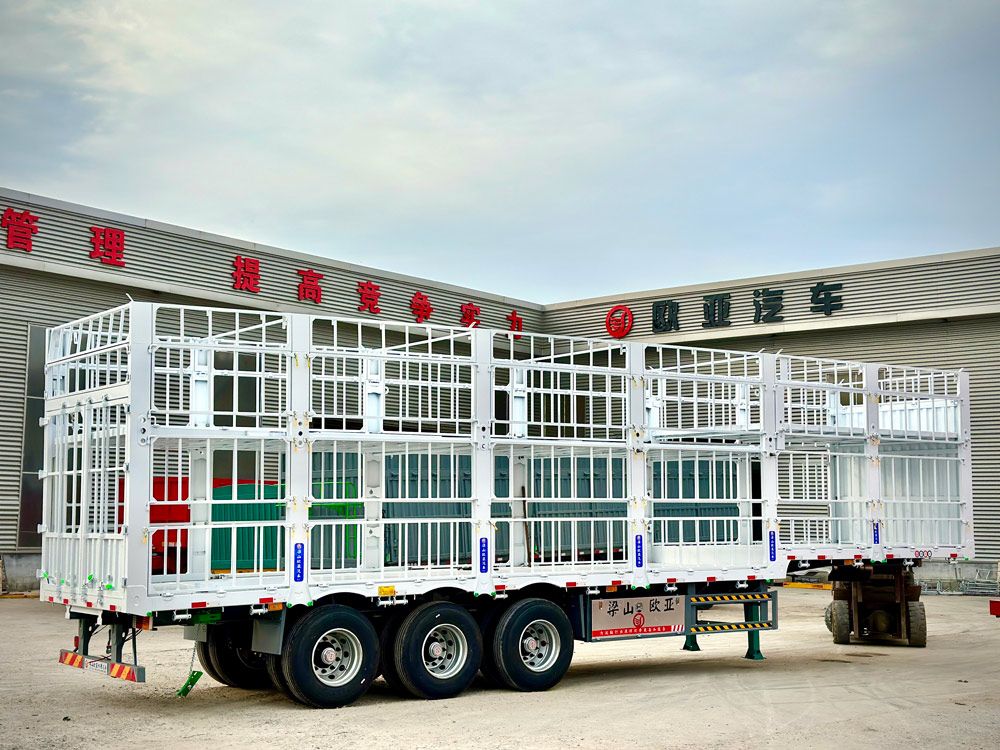 畜禽運(yùn)輸半掛車(chē)